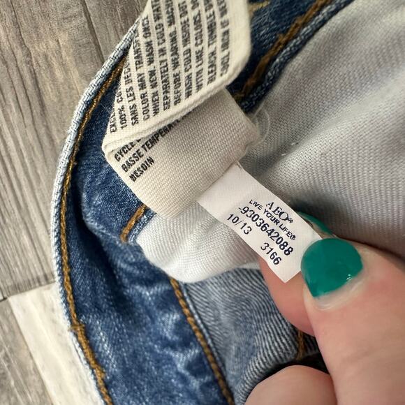 American Eagle Mid Wash Faded Blue Mens 32x32 Relaxed Fit Straight Denim Jeans - Picture 6 of 13